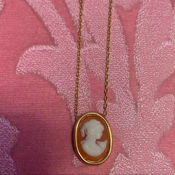 Vintage Trifari Cameo Necklace! - Picture 5 of 5